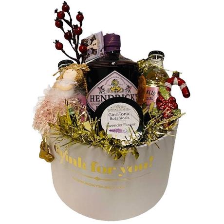 Karácsonyi Hendricks Midsummer Gin Ajándék fehér díszdobozban